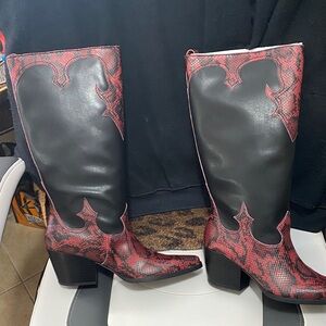 Zodiac Dawson Faux Leather Black & Red SnakeSkin Western Boots NIB Size 9.5